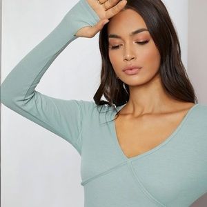 V neck rib knit tee
